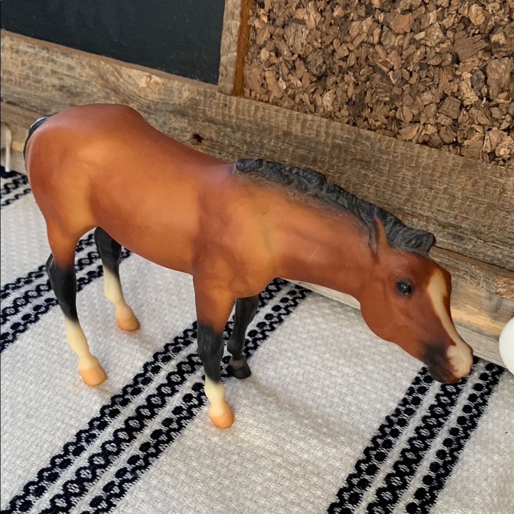 Breyer Bay Suckling Foal #3357